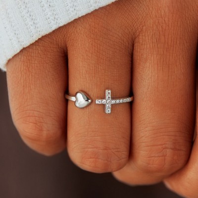 Coupe Ronde Saphir Blanc Cross and Heart bague